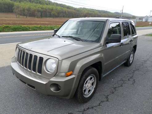 2008 JEEP PATRIOT 4x4 2 4L In excellent condition for sale in Stewartsville, PA
