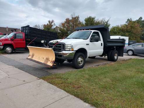 2004 Ford f350 dump truck low mileage with snow plow for sale in Johnston, NY