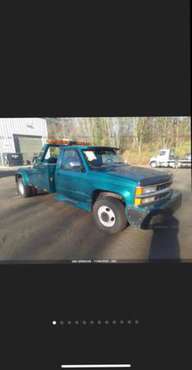 chevy 3500 tow truck - cars & trucks - by dealer - vehicle... for sale in West Hartford, CT