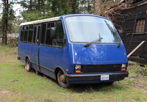 1992 Blue Shuttle Bus for sale in Tumwater, WA