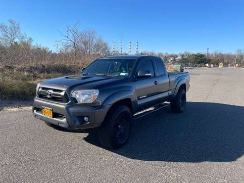 2013 Toyota tacoma pick up 4x4 - cars & trucks - by owner - vehicle... for sale in Greenlawn, NY