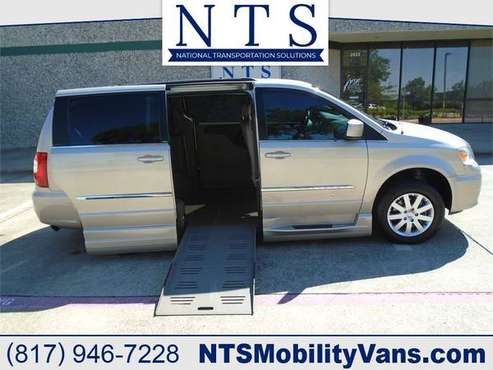14 CHRYSLER TOWN & COUNTRY MOBILITY HANDICAP WHEELCHAIR POWER RAMP... for sale in Irving, MS