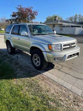 2000 toyota 4Runner SR5 for sale in milwaukee, WI