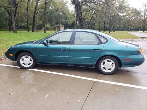 1997 Ford Taurus very clean!! for sale in Colfax, IA