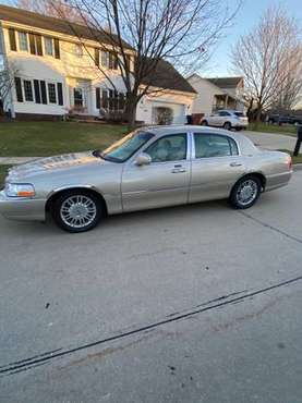 Great Car - Lincoln Town Car - cars & trucks - by owner - vehicle... for sale in URBANDALE, IA