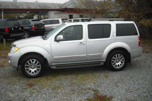 2011 Nissan Pathfinder LE 4x4 - cars & trucks - by dealer - vehicle... for sale in Charlotte, NC
