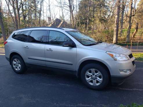 2012 Chevy Traverse SUV - cars & trucks - by owner - vehicle... for sale in Alto- SE Grand Rapids, MI