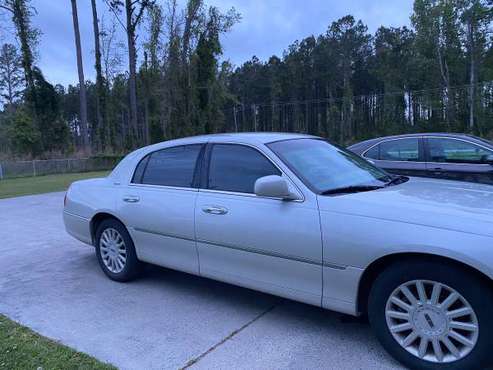2005 Lincoln Town Car Signature Series for sale in ORIENTAL, NC