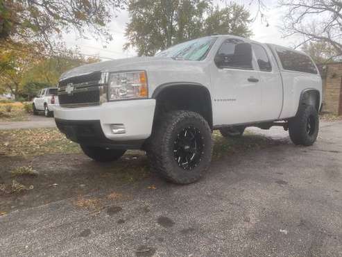 2007 Chevrolet Silverado lifted chevy - cars & trucks - by owner -... for sale in Grayslake, IL