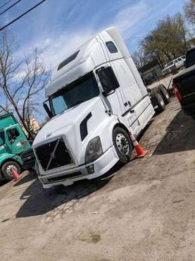 2009 Volvo VNL670 , D13 Engine 485HP, 720K Miles Truck Needs Work for sale in Chicago, IL