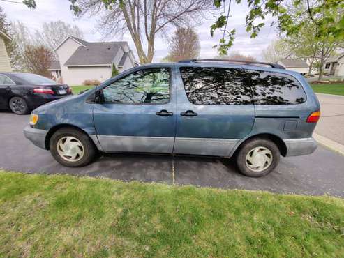 2000 TOYOTA SIENNA LE - clean Title for sale in Saint Paul, MN