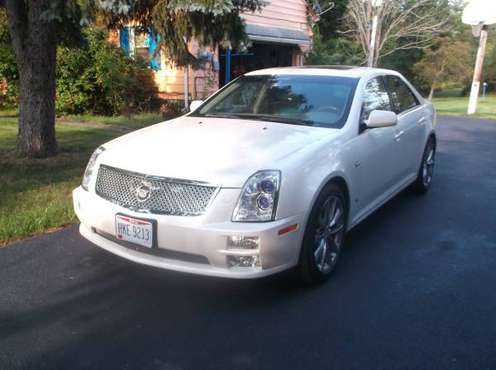 2007 PAMPERED, CUSTOMIZED , MINT CONDITION, LOW MILE CADILLAC STS 4 for sale in Solon, OH