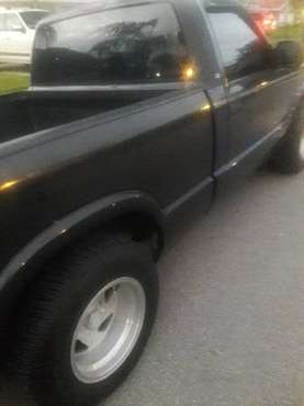 Chevy S10 2000, 4cyl, Manual transmision - cars & trucks - by owner... for sale in Clearwater, FL