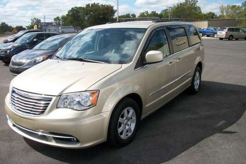 2011 CHRYSLER TOWN & COUNTRY------------------------WE CAN FINANCE... for sale in New Paris, IN