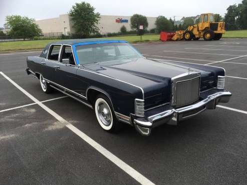 1979 LINCOLN CONTINENTAL TOWNCAR.NICE CLASSIC RELIABLE SOLID CRUISER... for sale in Lindenhurst, NY