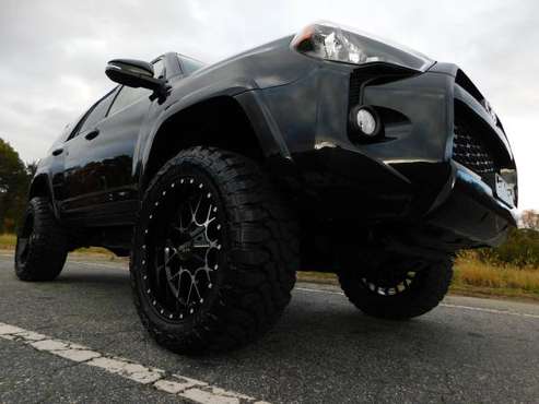 LIFTED 18 TOYOTA 4RUNNER SR5 4X4 20X10 NEW 33X12.50 MT'S *74K... for sale in KERNERSVILLE, NC