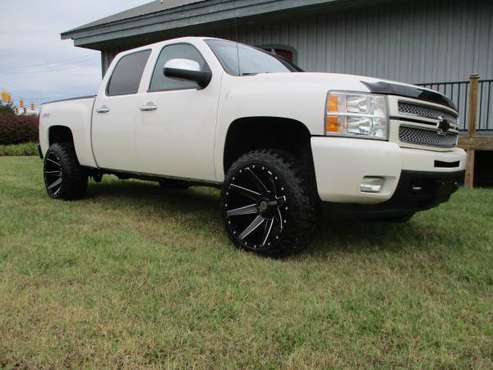4.5" LIFTED 2012 CHEVY LTZ CREW 20X12 33X12.50 *STANCED *LEATHER CHEAP for sale in KERNERSVILLE, NC
