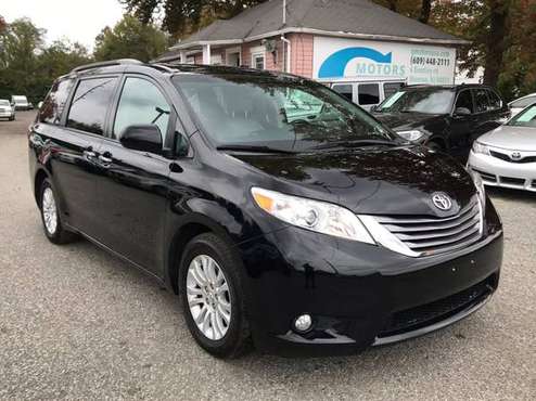 2017 Toyota Sienna XLE Limited Premium 7-Passenger * 20k Miles * for sale in Monroe, NY