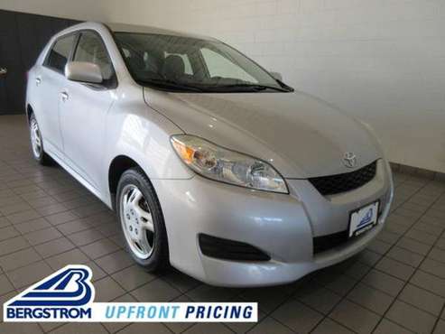 2011 TOYOTA MATRIX - KBB Says $9,532, We Say $6,895 - cars & trucks... for sale in Green Bay, WI