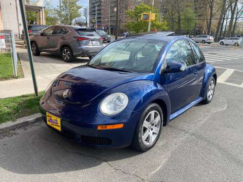 2006 Volkswagen new beetle 2 5 L hatchback sunroof heated seats for sale in Brooklyn, NY