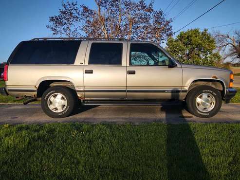 99 Chevy Suburban 1500 LT 4wd for sale in Cedar Rapids, IA