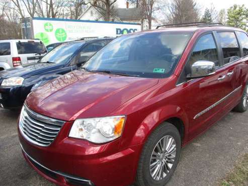 2014 CHRYSLER TOWN AND COUNTRY TOURING L VAN, BEAUTIFUL - cars & for sale in OH