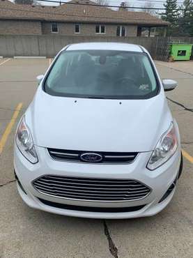 2016 Ford C-Max SE - cars & trucks - by owner - vehicle automotive... for sale in Sterling Heights, MI