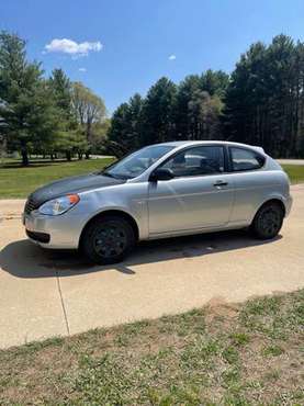 2007 hyundai accent gs hatchback 2 door for sale in Arkdale, WI