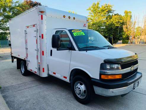 2008 CHEVROLET EXPRESS G3500 CUTAWAY 12FT.BOX TRUCK WITH LIFT**SALE** for sale in Portland, WA