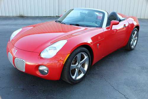 2006 Pontiac Solstice Convertible, Leather, only 94K miles! - cars &... for sale in Lansing, MO
