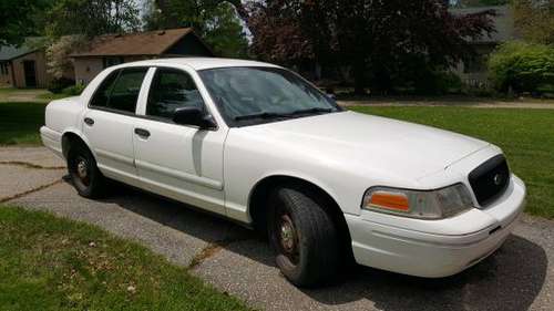 2006 Crown Vic - cars & trucks - by owner - vehicle automotive sale for sale in Waterford, MI