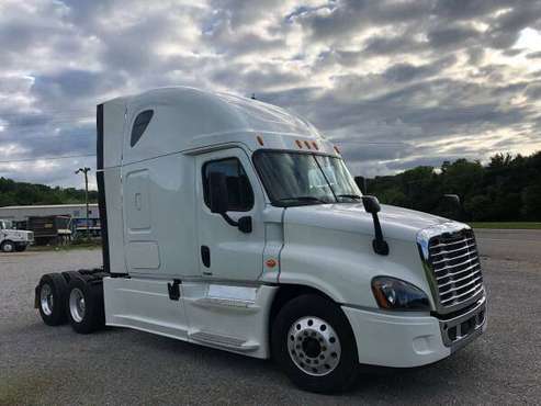 2017 freightliner cascadia , low miles obo for sale in Knoxville, TN