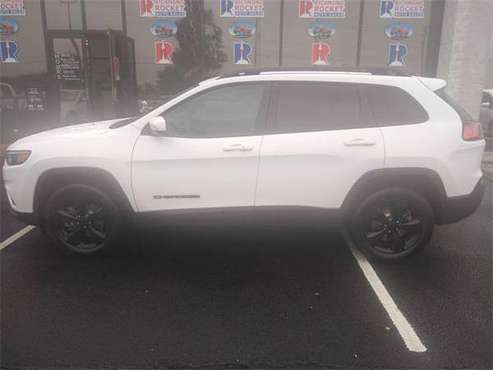 2019 JEEP CHEROKEE LATITUDE PLUS - SUV - cars & trucks - by dealer -... for sale in North Chesterfield, VA