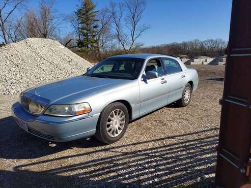 2006 Lincoln Signature Town Car - cars & trucks - by owner - vehicle... for sale in Springfield, OH