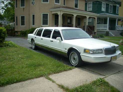 1996 Lincoln Town Car Limousine Very Clean With 26K Original Miles for sale in Hackensack, NJ