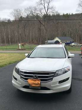 2010 accord cross tour AWD - cars & trucks - by owner - vehicle... for sale in Hartford, CT