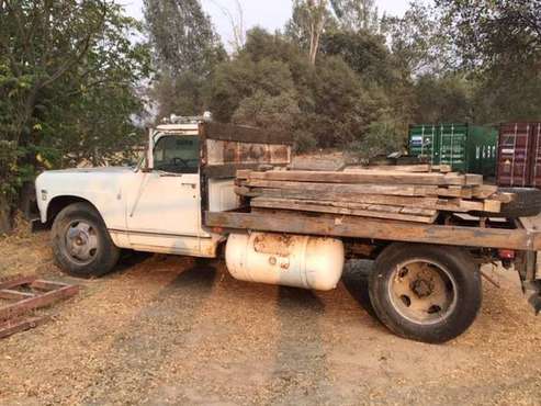 1972 1510 International 2.5 Ton Flatbed - cars & trucks - by owner -... for sale in Three Rivers, CA