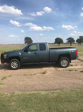 1 owner Duramax 2011 Chevy Silverado Ext Cab Short Bed 4X4!!!!!!!!!!!! for sale in Dodge city, KS