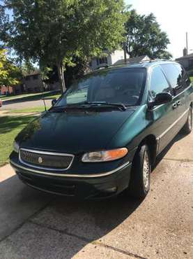 1996 Chrysler Town and Country for sale in Hamtramck, MI