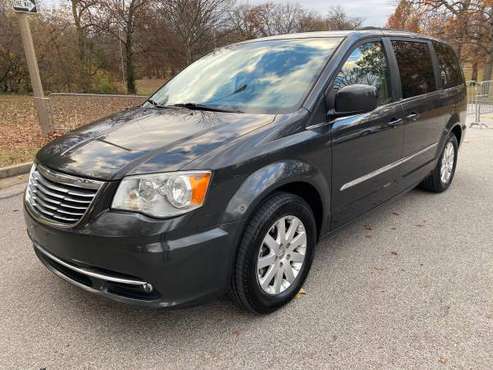 2012 CHRYSLER TOWN AND COUNTRY TOURING **1 OWNER/WELL MAINTAINED** -... for sale in Saint Louis, MO