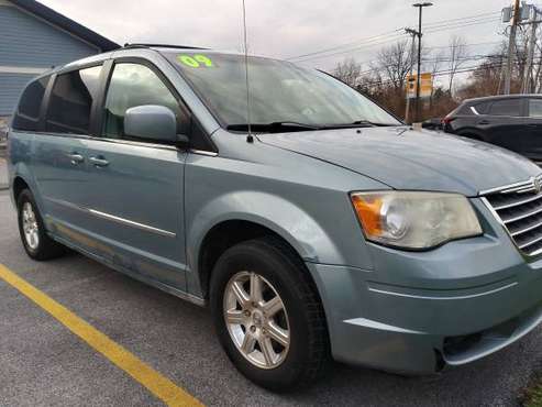 2009 Chrysler Town & Country - cars & trucks - by owner - vehicle... for sale in Chittenango, NY