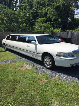 07 Lincoln town car limousine - cars & trucks - by owner - vehicle... for sale in Pleasantville, NJ