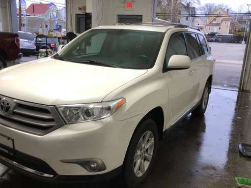 toyota highlander 2011 AWD - cars & trucks - by owner - vehicle... for sale in Cranston, RI