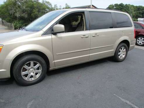 2008 Chysler Town & Country - cars & trucks - by dealer - vehicle... for sale in Chesapeake , VA