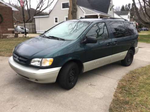 1998 Toyota Sienna - cars & trucks - by owner - vehicle automotive... for sale in Spring Lake, MI