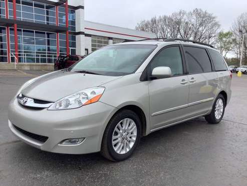 2007 Toyota Sienna XLE! Loaded! 3rd Row! - - by dealer for sale in Ortonville, MI