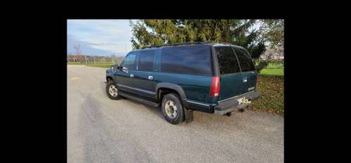 Chevy suburban - cars & trucks - by owner - vehicle automotive sale for sale in Hartford, WI