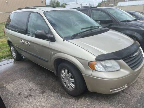 2006 Chrysler Town & Country 900 Cash Only - - by for sale in Hamilton, OH