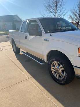 Ford F-150 Lariat, 5.4L V8 4x4 (low miles) - cars & trucks - by... for sale in Cedar Rapids, IA