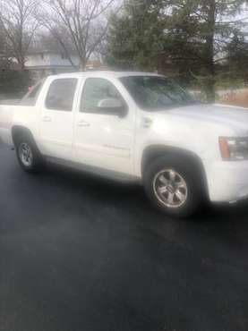 Chevy Avalanche - cars & trucks - by owner - vehicle automotive sale for sale in Westmont, IL
